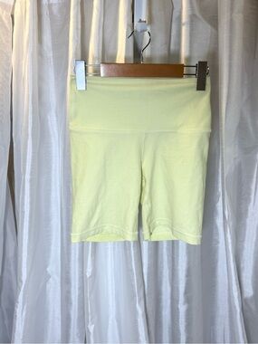 TNA High-Waist Bike Shorts - Pale Yellow